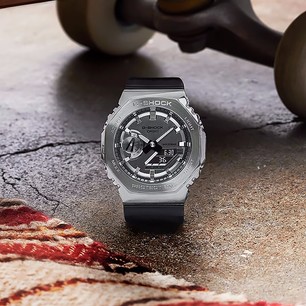 Японские наручные часы Casio G-Shock GM-2100-1ADR