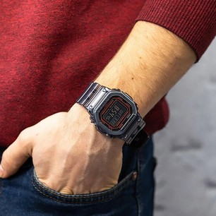 Японские наручные часы Casio G-Shock DW-B5600G-1E