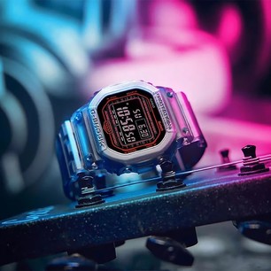 Японские наручные часы Casio G-Shock DW-B5600G-1E