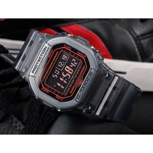 Японские наручные часы Casio G-Shock DW-B5600G-1E