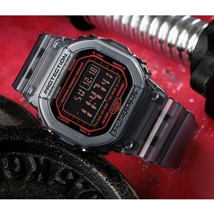 Японские наручные часы Casio G-Shock DW-B5600G-1E