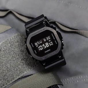 Японские наручные часы Casio G-Shock GM-5600B-1