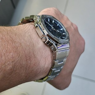 Японские наручные часы Casio G-Shock GM-2110D-2B